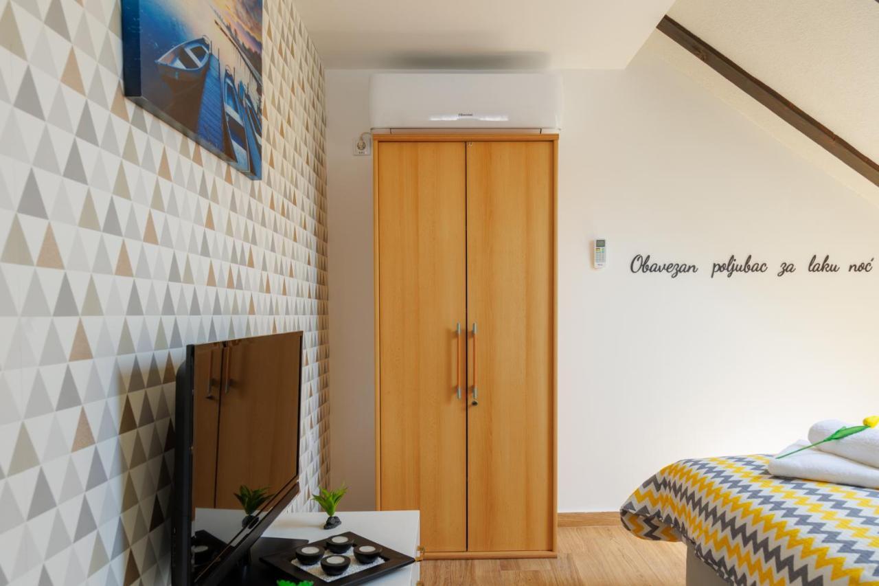Apartmani Nina Golubac Buitenkant foto